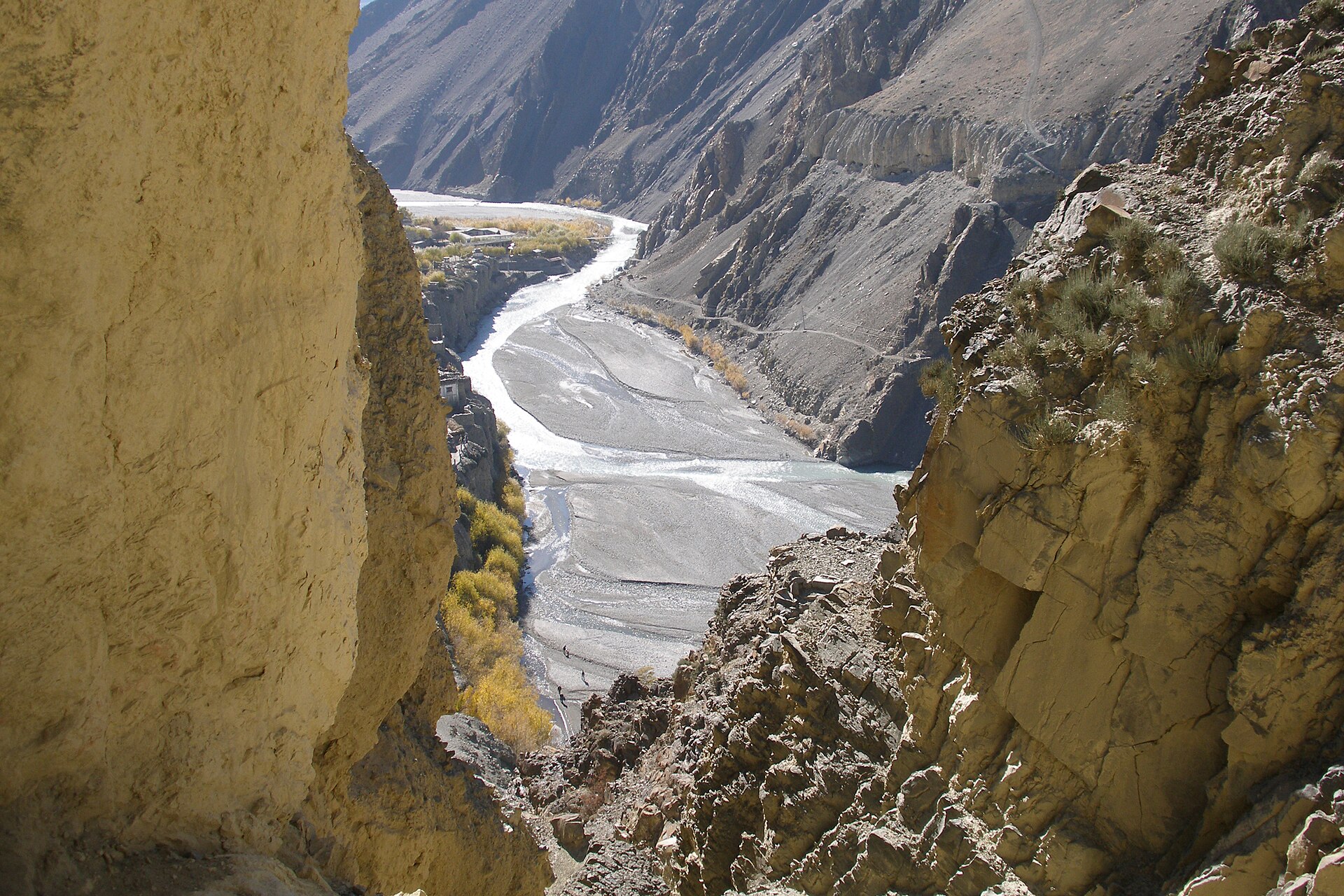 The braided Kali Gandaki river running through a deep desert canyon